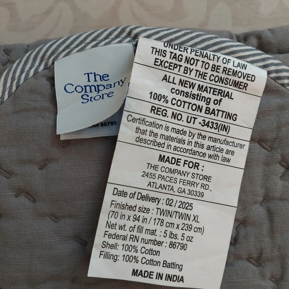 The Company Store Scallop Cotton Quilt Solid Gray/White Trim Twin/TXL $199 NEW!